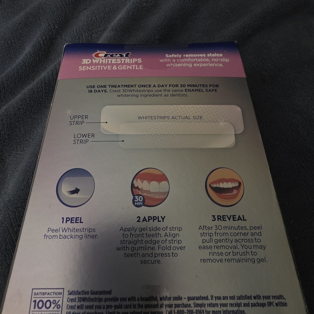 Crest 3D Whitestrips Sensitive & Gentle - Blue and White - Picture 2 of 3